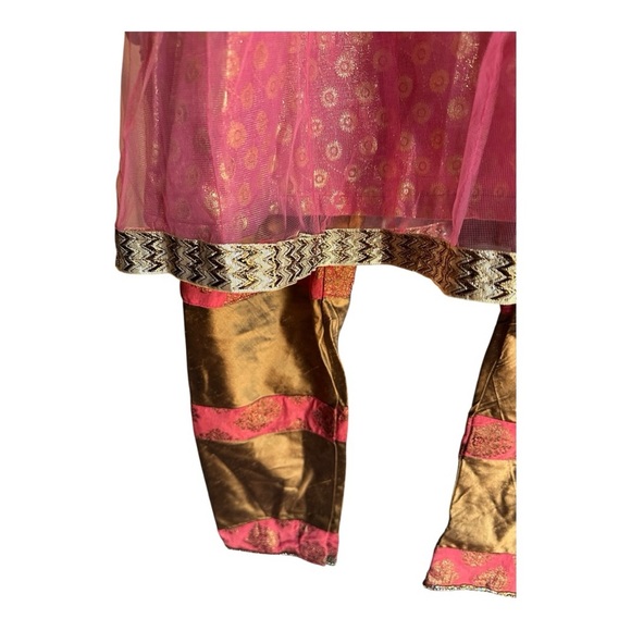 Chic Kurta in Pink & Gold - Picture 11 of 12